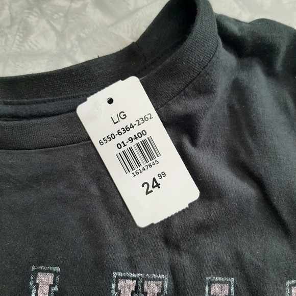 5/$25 Ladies black graphic t-shirt with Honolulu size large NWT - Picture 5 of 6